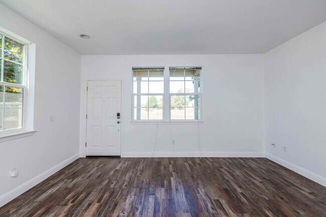 Building Photo - MOVE IN SPECIAL!!! $500 OFF FIRST MONTHS RENT! Come check out this lovely 3 bedroom 2.5 bath home...