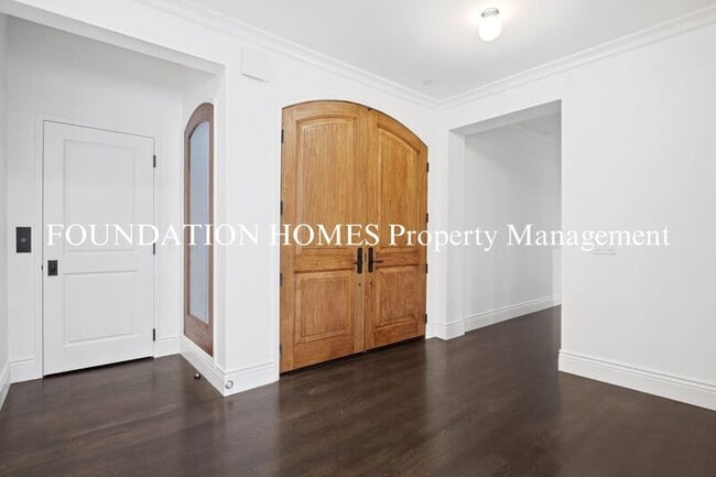 Building Photo - 22 De Silva Island Dr