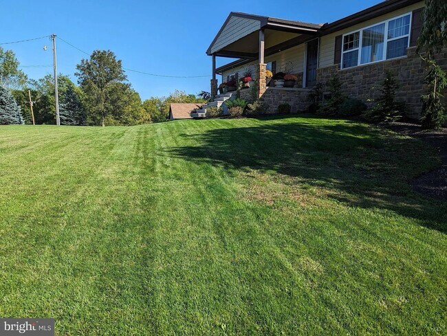 Building Photo - 754 Mechanic St