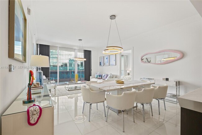 Building Photo - 200 Biscayne Blvd Way