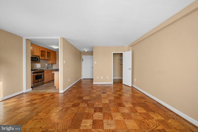 Building Photo - 6641 Wakefield Dr