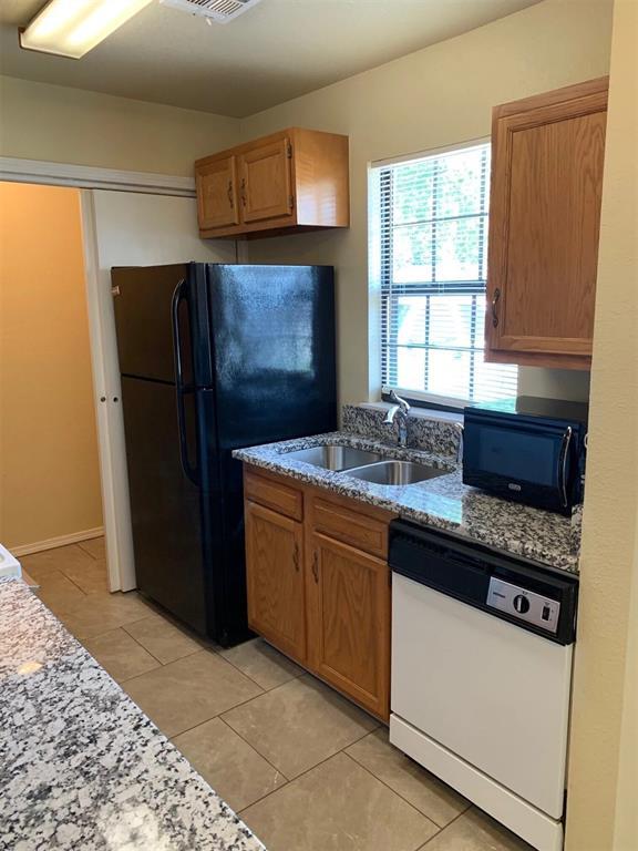 Building Photo - 826 Russell Cir