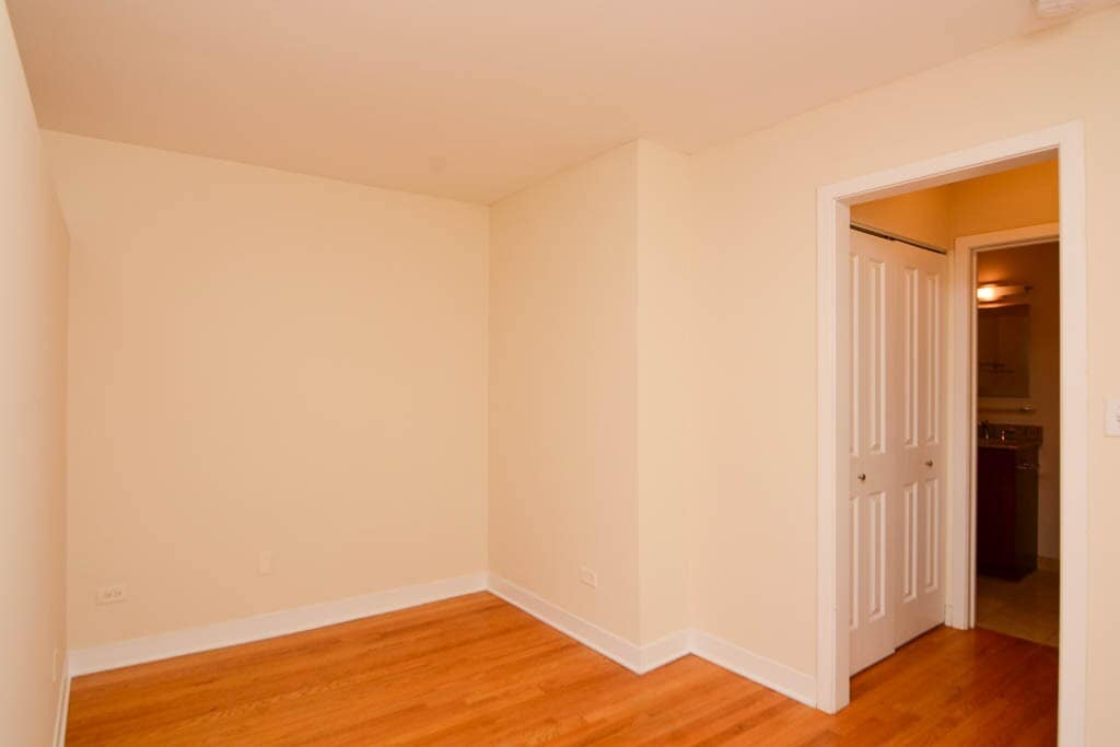 Building Photo - 616 W Wrightwood Ave