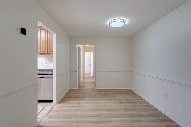 Building Photo - 2 BR/2 BA Garden Level Condo