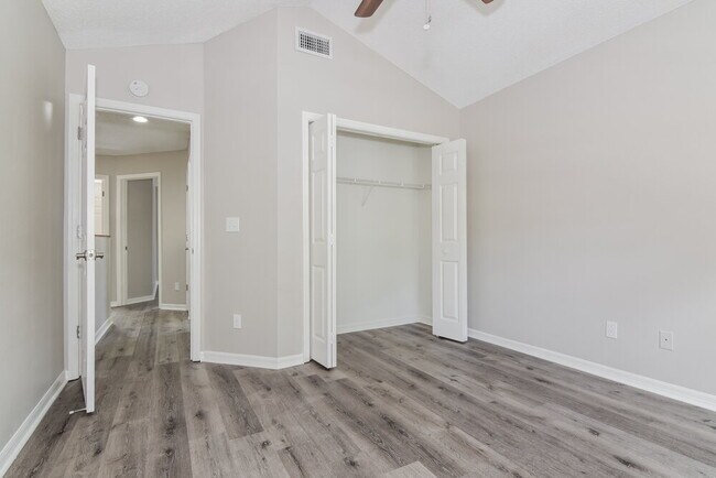 Building Photo - 2325 Kenwick Dr