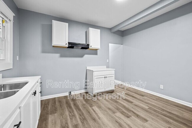 Building Photo - 317 11th St SW