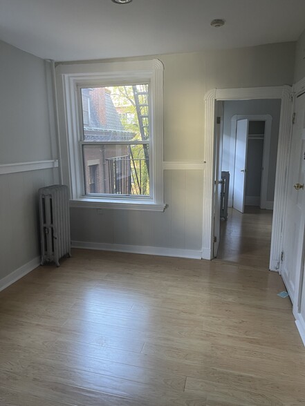 Building Photo - 164 Kelton St
