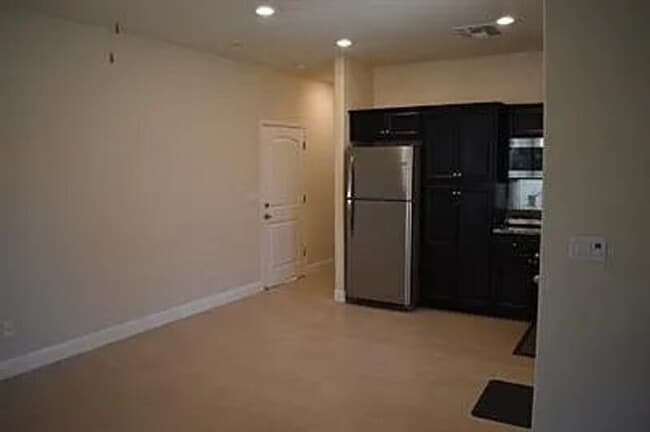 Building Photo - 2430 Quesada Dr
