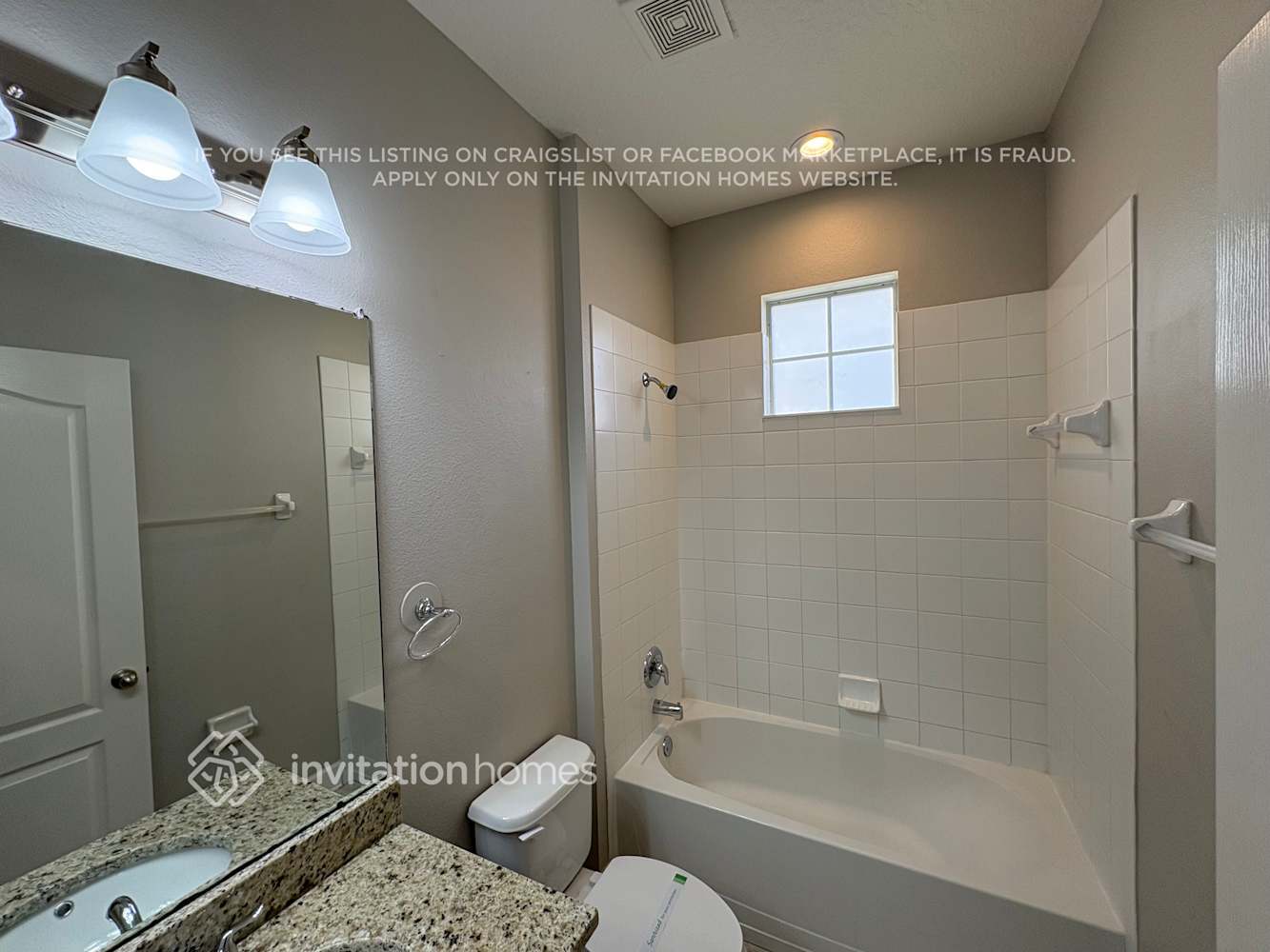 Building Photo - 16009 Loneoak View Dr