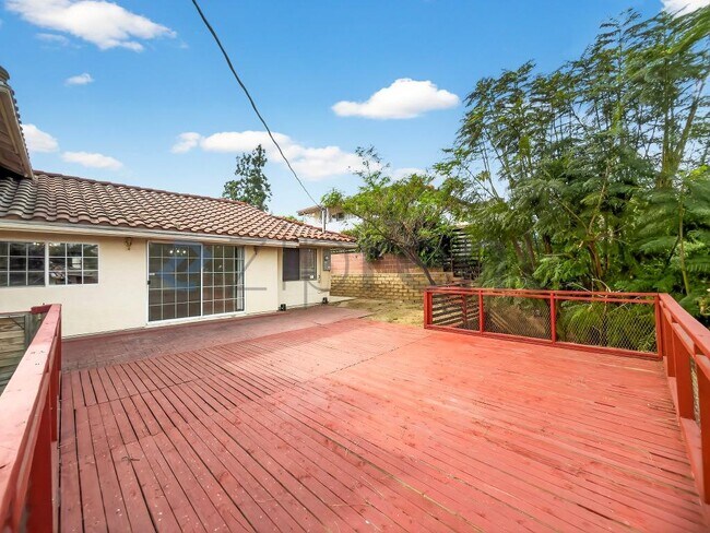 Building Photo - 9534 Swinton Ave