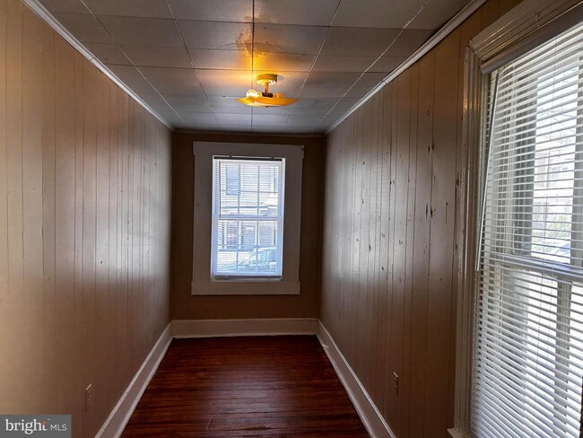 Building Photo - 308 S Raleigh St