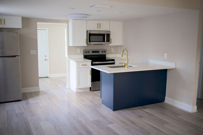 Building Photo - Spacious Clearwater Home with Modern Comforts with Private Backyard! 2bed | 1Bed