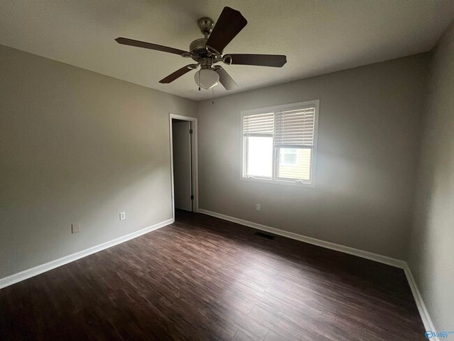 Building Photo - 9007 Mahogany Row SE