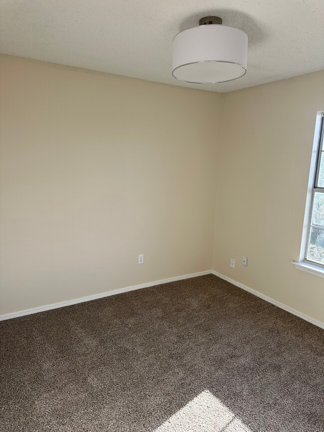 Building Photo - 1300 Fredonia St