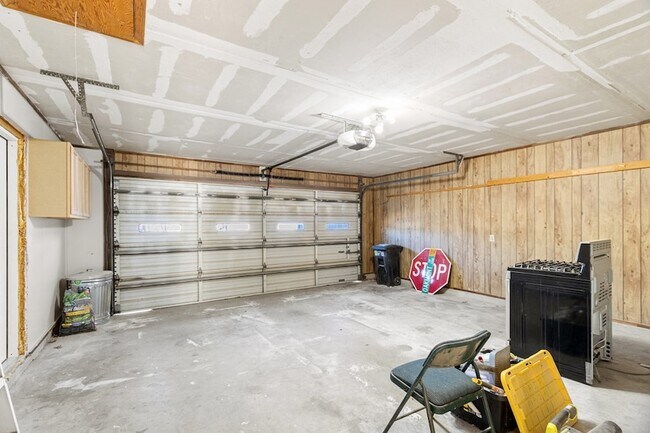 Building Photo - 3701 Oakmont Dr