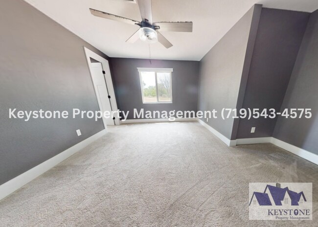 Building Photo - Stunning Rancher on the St Charles Mesa! 2...