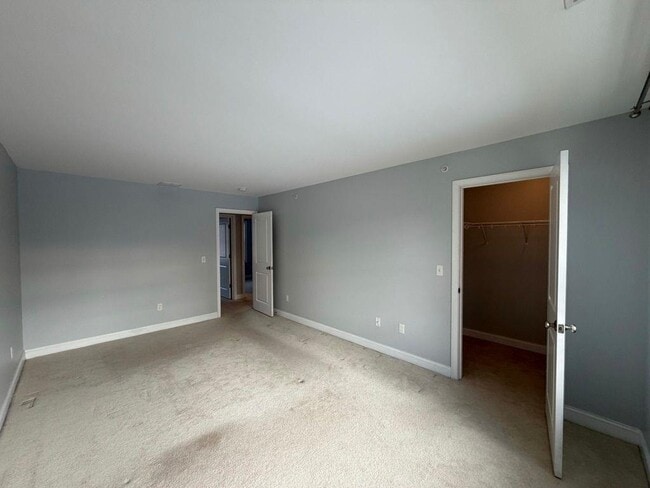 Building Photo - 75 Deerwood Dr