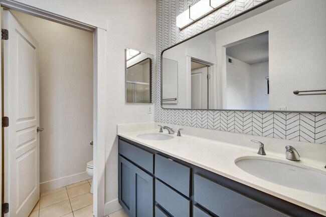 Building Photo - 1107 66th St