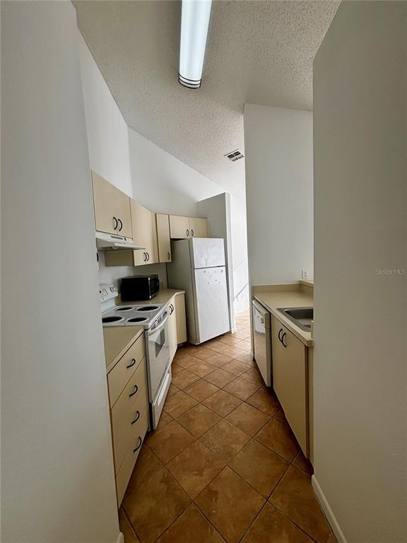 Building Photo - 2504 Woodgate Blvd