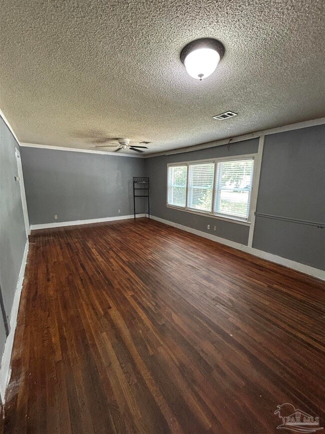 Building Photo - 303 Ariola Ave