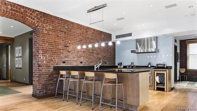 Building Photo - 500 Greenwich St