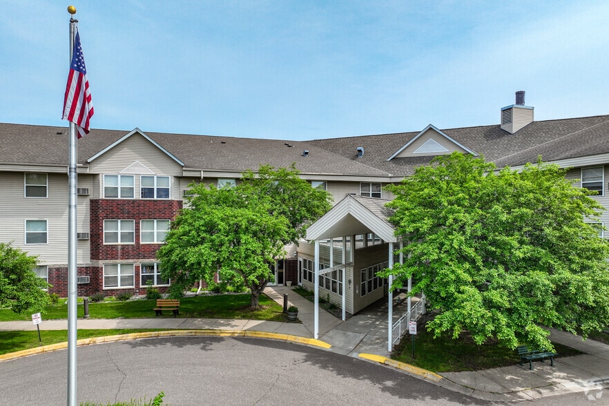 Primary Photo - Silver Lake Pointe