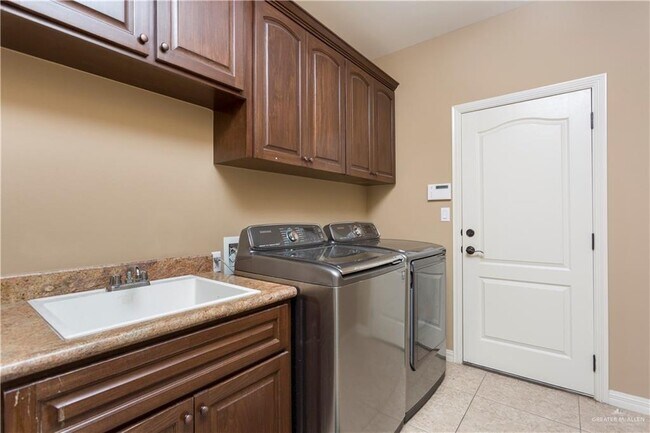 Building Photo - 1316 Poblano Ln