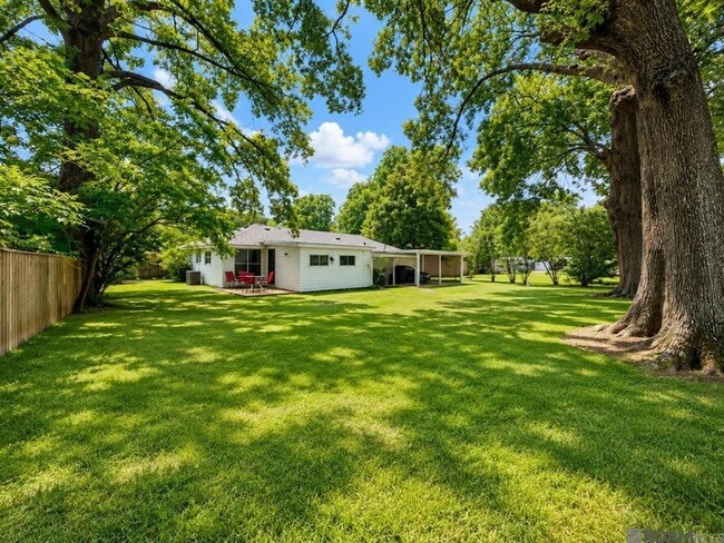Building Photo - 8131 Sholar Dr