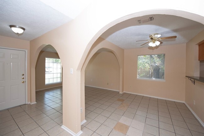 Building Photo - 4843 Beechaven St