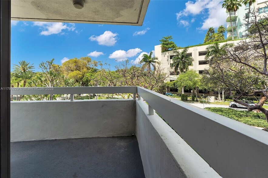Building Photo - 2501 Brickell Ave
