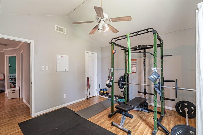 Building Photo - 5611 Winding Way Dr