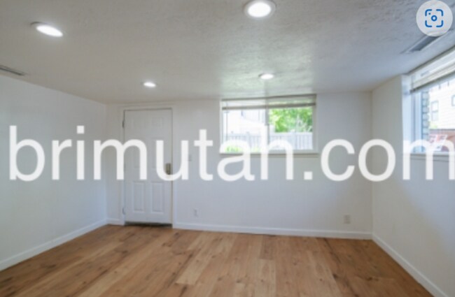 Building Photo - 2590 S 800 E