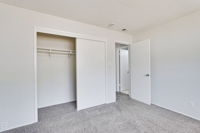 Building Photo - Spacious 3 Bedroom 2 Bath Home with 2 Car Garage and Central Air Conditioning