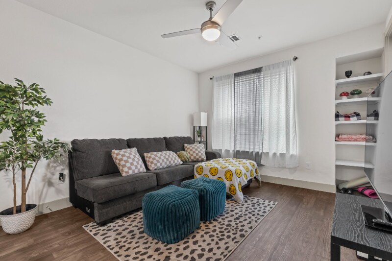 Building Photo - 3801 Vitruvian Way