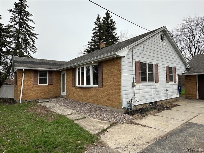 Building Photo - 2791 N Forest Rd