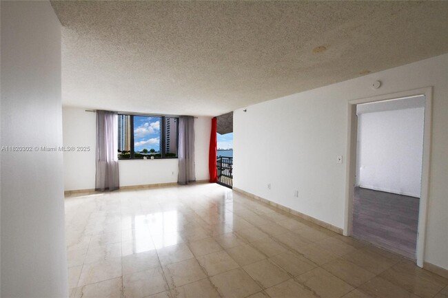 Building Photo - 540 Brickell Key Dr