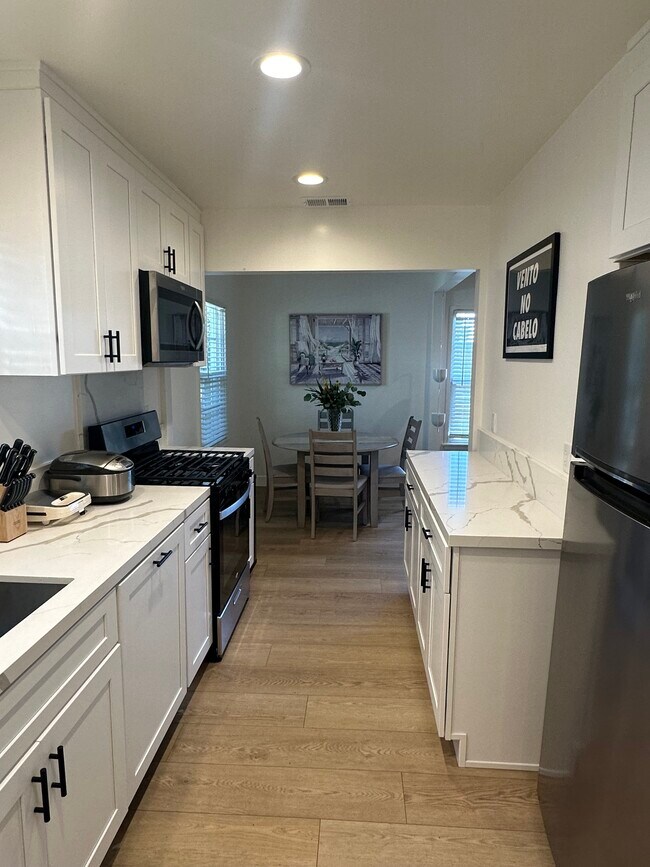 Building Photo - 2303 Amherst Ave