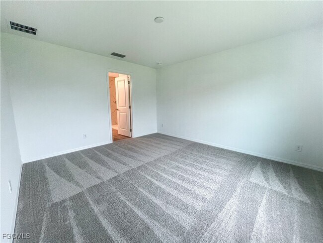 Building Photo - 2127 SW 12th Ave