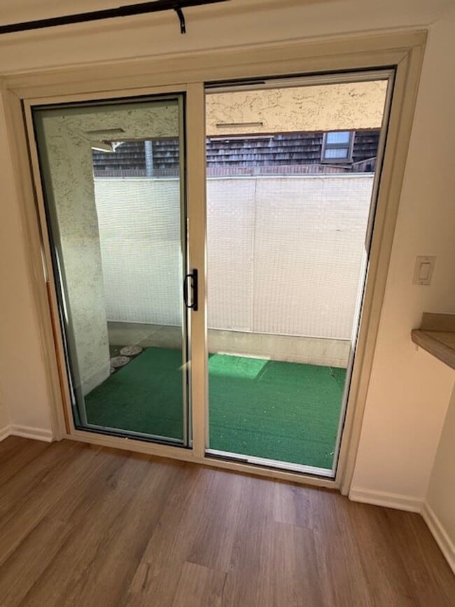 Building Photo - 420-22 Rees Street