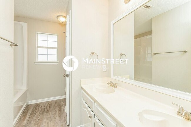 Building Photo - 4 Bedroom Pet-Friendly Home in Cedar Hill, TX with Main Street Renewal