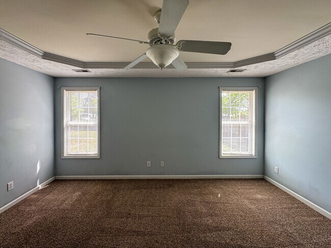 Building Photo - Charming 3 Bed 2 Bath Home with Bonus Room