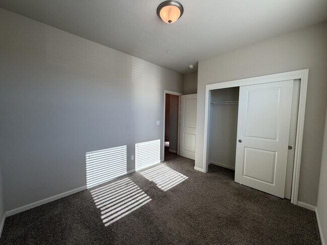 Building Photo - 660 Atlantica Dr S