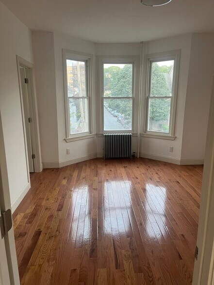 Building Photo - 535 Van Cortlandt Park Ave