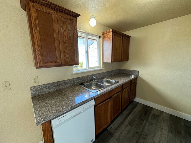 Building Photo - 498/A/