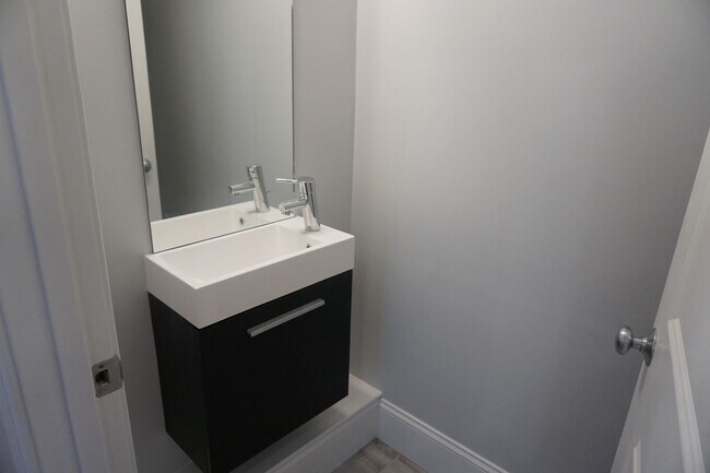 Building Photo - $3,850 Renovated 3BR Near Boston College | Parking Included | Updated Kitchen & Bath