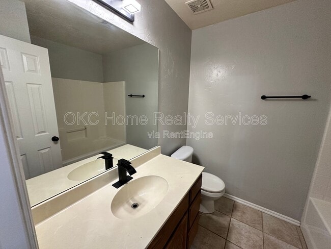 Building Photo - 4905 SE 55th St