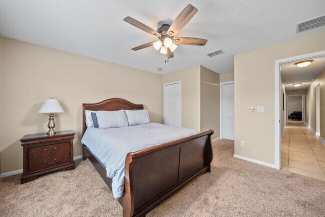 Building Photo - Luxurious Palm Coast Retreat: 4-Bed 3 Bath...