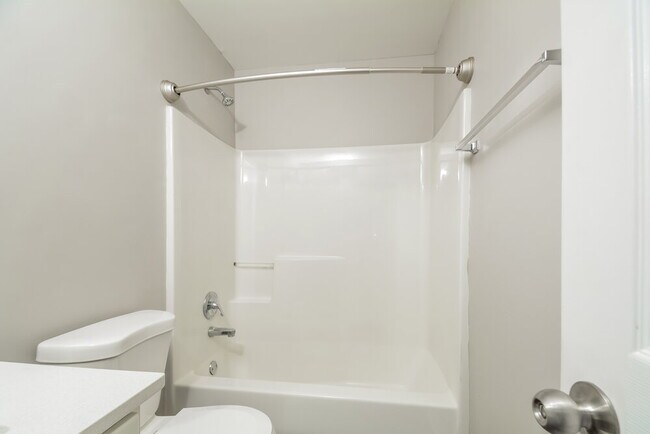 Building Photo - 508 Lakeview Ave