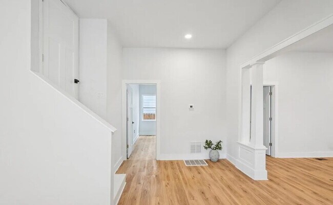 Building Photo - Close to the City, Easy to Call Home