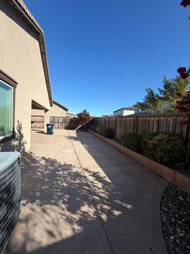 Building Photo - 362 Olivadi Way